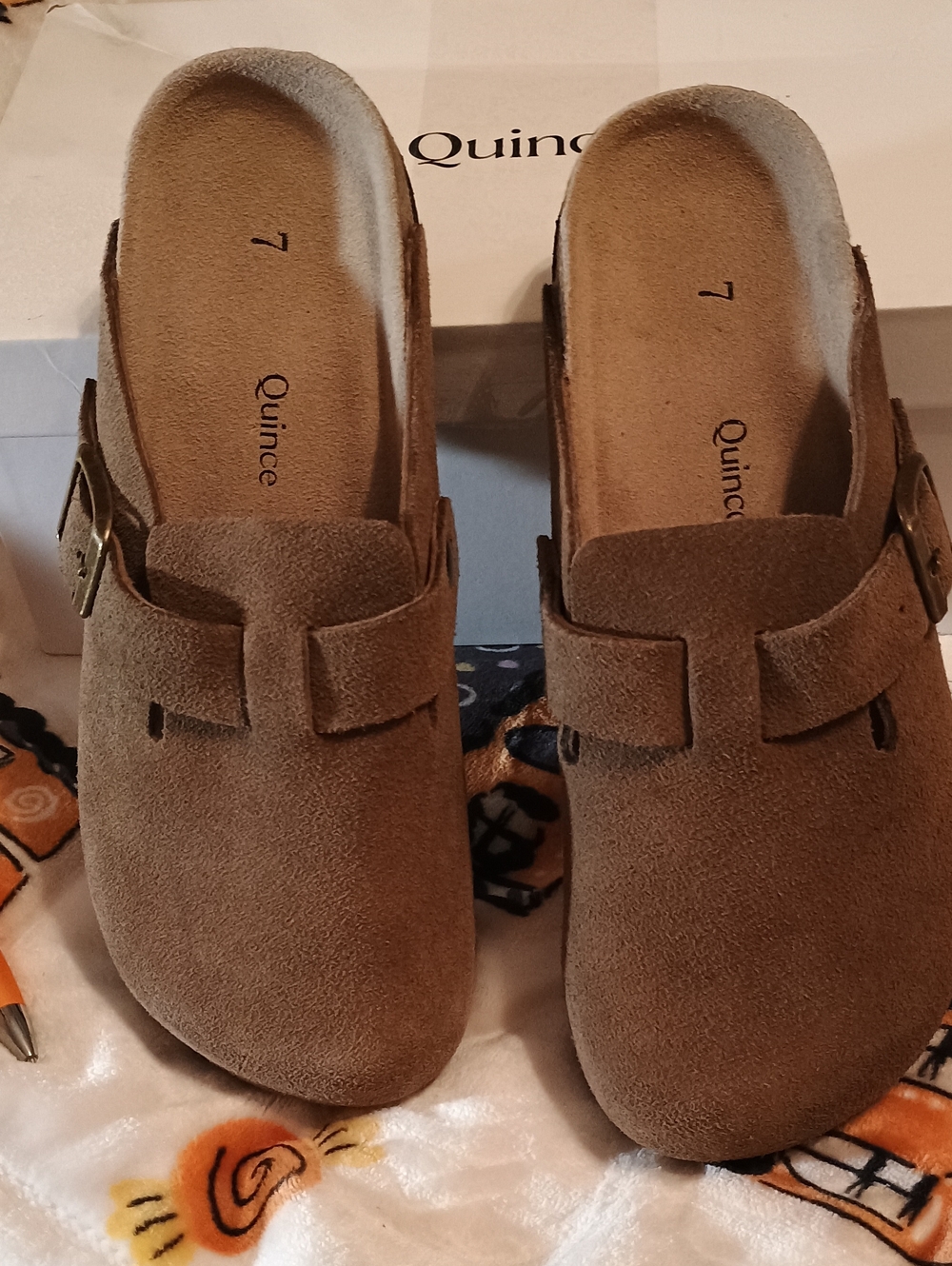 NEW IN BOX Quince Water Repellent Suede Clog Mules . Size 7 Cafe Color✨
